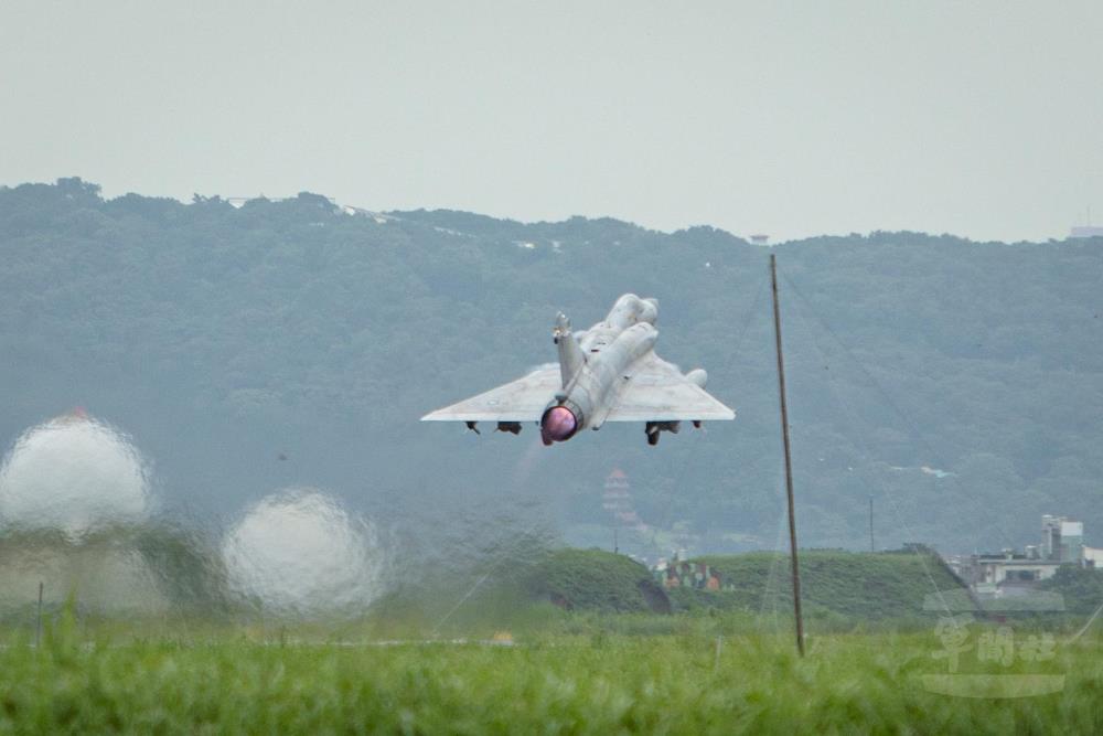 幻象戰機進行戰備轉場。（軍聞社記者薛皓文攝）