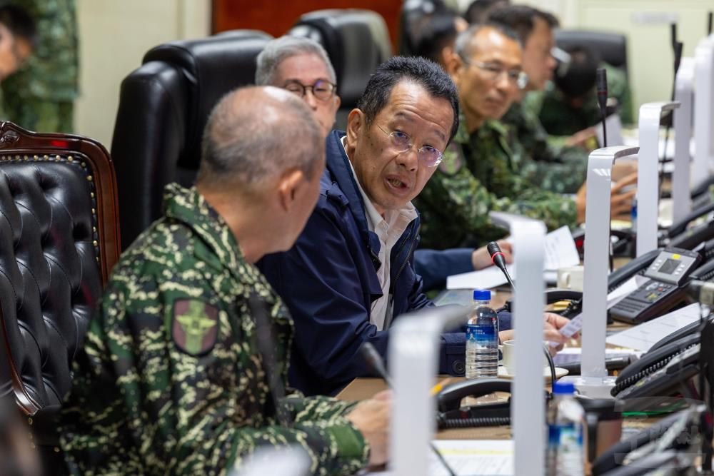 顧立雄視導聯合作戰指揮中心　肯定官兵嚴密監控妥適應處