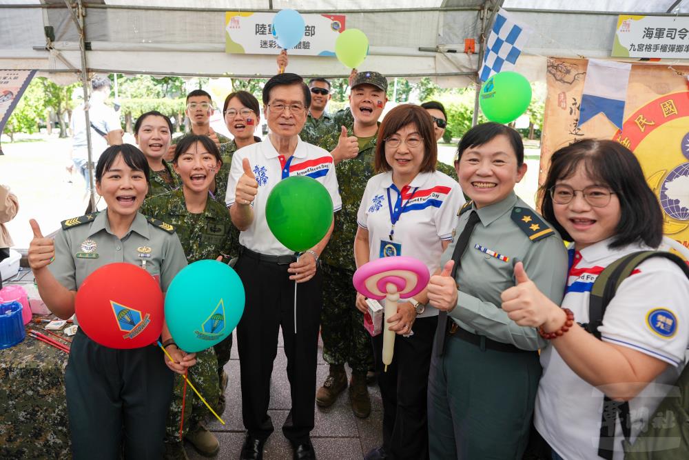 李文英董事長希望透過活動全力支持國軍。（軍聞社記者陳傳奇攝）