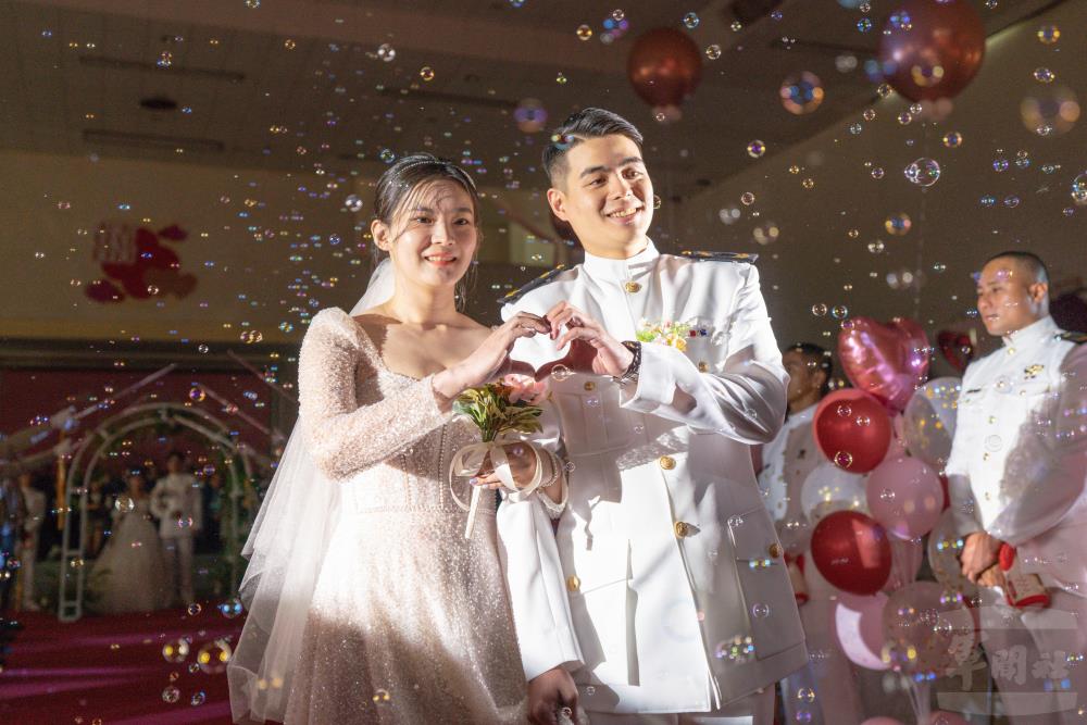 典禮現場氛圍溫馨浪漫，成為新人們的美好回憶。（軍聞社記者林庭暉攝）