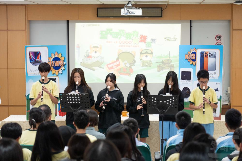 北安國中直笛社表演。（軍聞社記者呂尚俞攝）