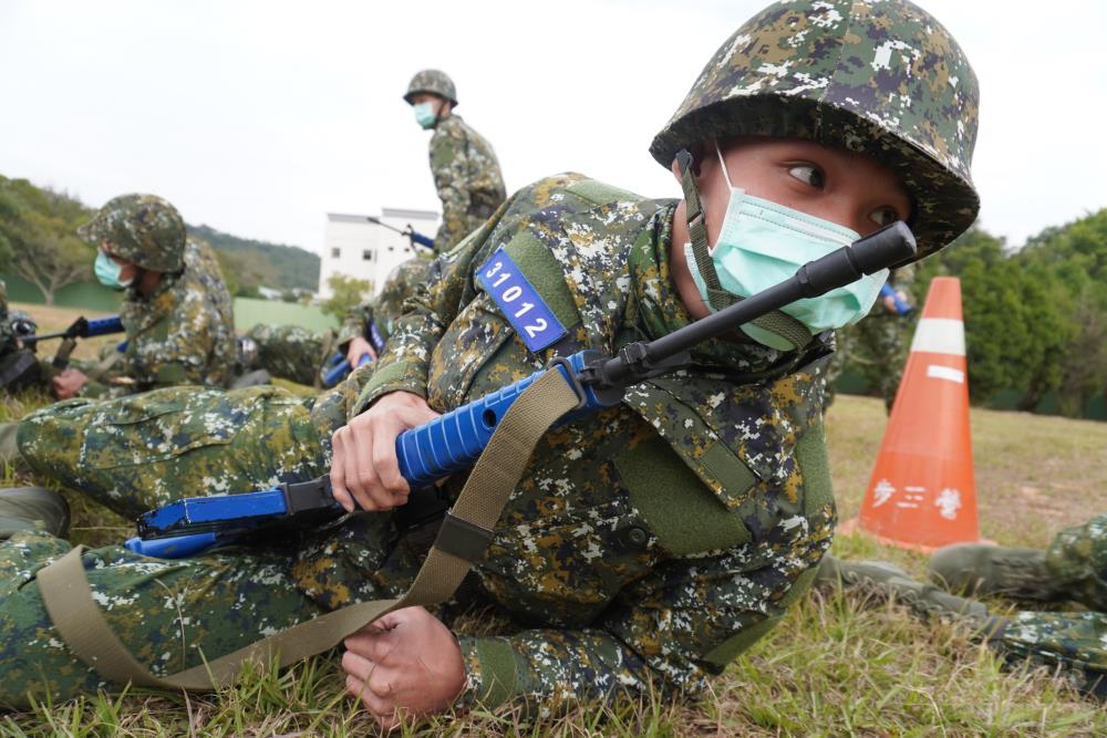 206旅入伍訓練不畏天寒　磨練單兵戰技