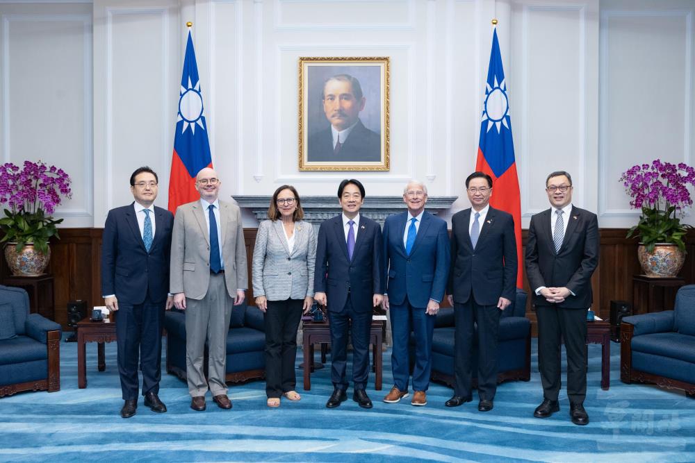 賴清德總統接見美國聯邦參院軍委會主席維克(Roger Wicker, R-MS)訪問團。(總統府提供) 賴清德總統接見美國聯邦參院軍委會主席維克(Roger Wicker, R-MS)訪問團。(總統府提供)