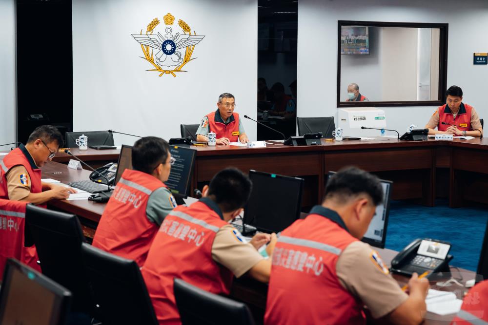 國防部12日下午召開災防整備會議,並完成國軍災害應變中心一級開設。(軍聞社記者吳東昇攝) 國防部12日下午召開災防整備會議,並完成國軍災害應變中心一級開設。(軍聞社記者吳東昇攝)
