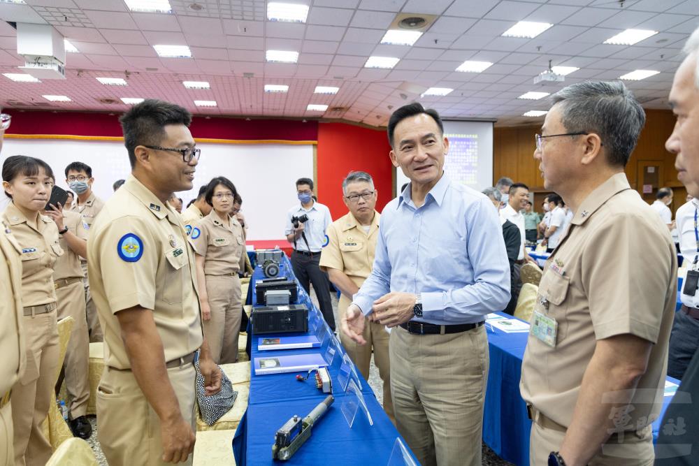 楊常次視導114年軍品公開展示　強化國防自主能量