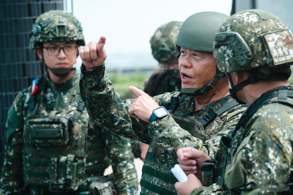 柏副部長給予單位指導與建議。（軍聞社記者林庭暉攝）