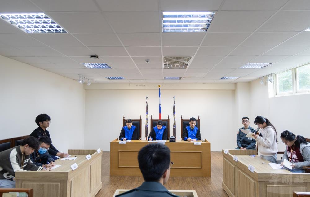 國防大學管理學院31日辦理「第四屆國防法律研習營」。（軍聞社記者吳柏融攝）