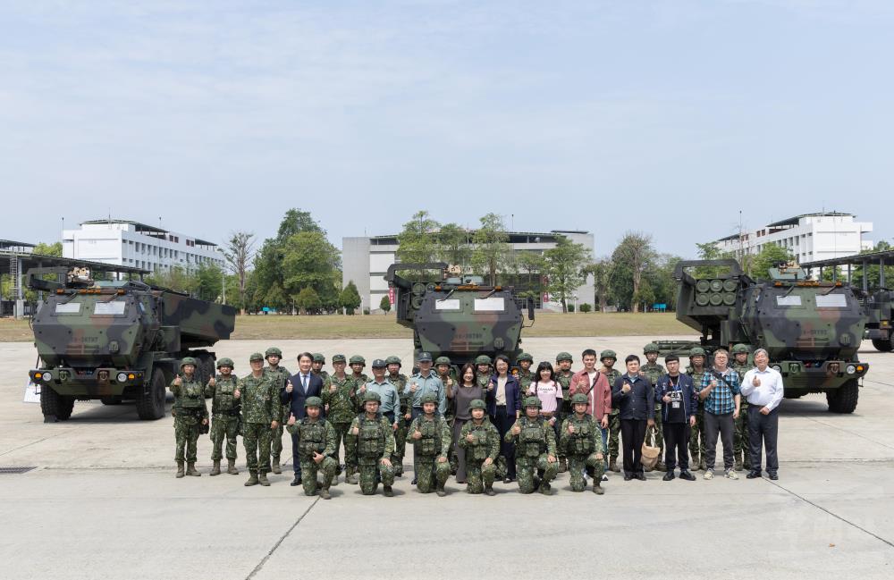 立委考察中部砲兵部隊　關心官兵訓練與生活設施