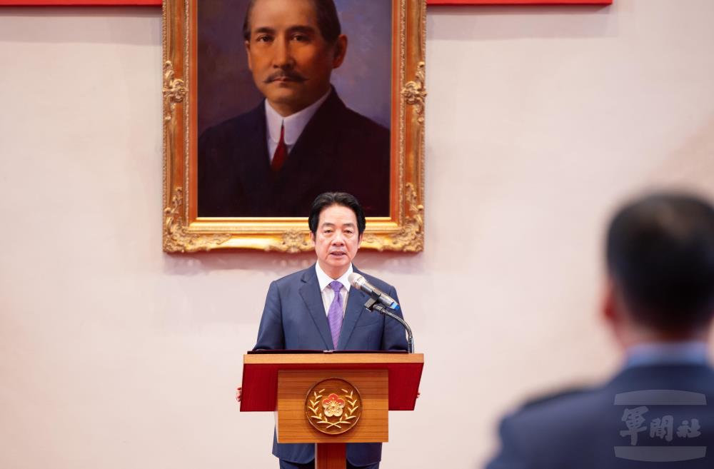 賴總統期勉江少將能以更高視野來強化戰備整備。（軍聞社記者吳柏融攝）