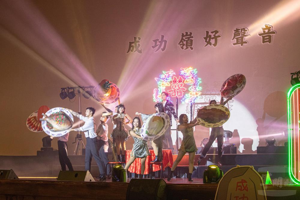 國防部藝工隊帶來精采演出。（軍聞社記者卓以立攝）