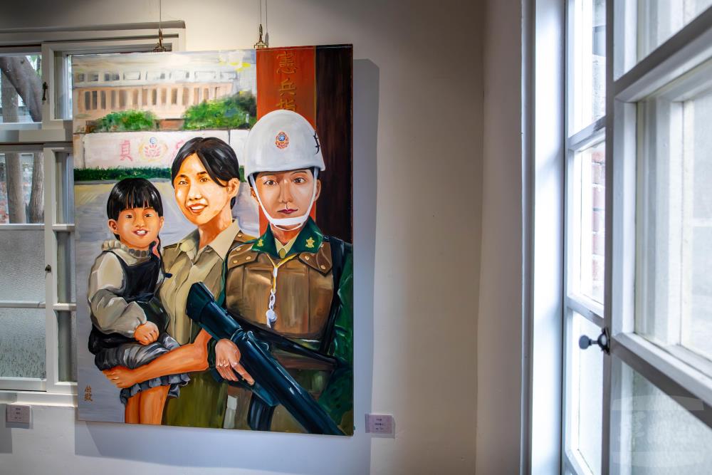 陳展於中心新村的油畫創作。（軍聞社記者尤昱翔攝）