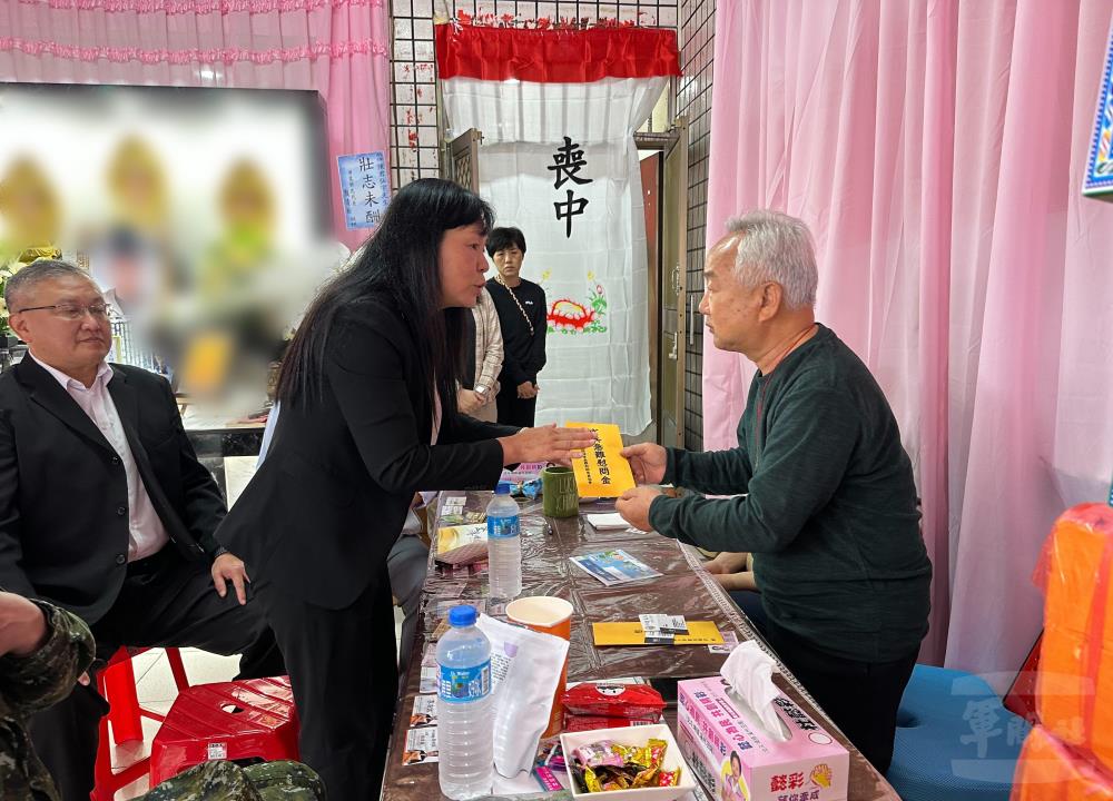 軍友保險慰問陳姓士官遺眷　表達關懷