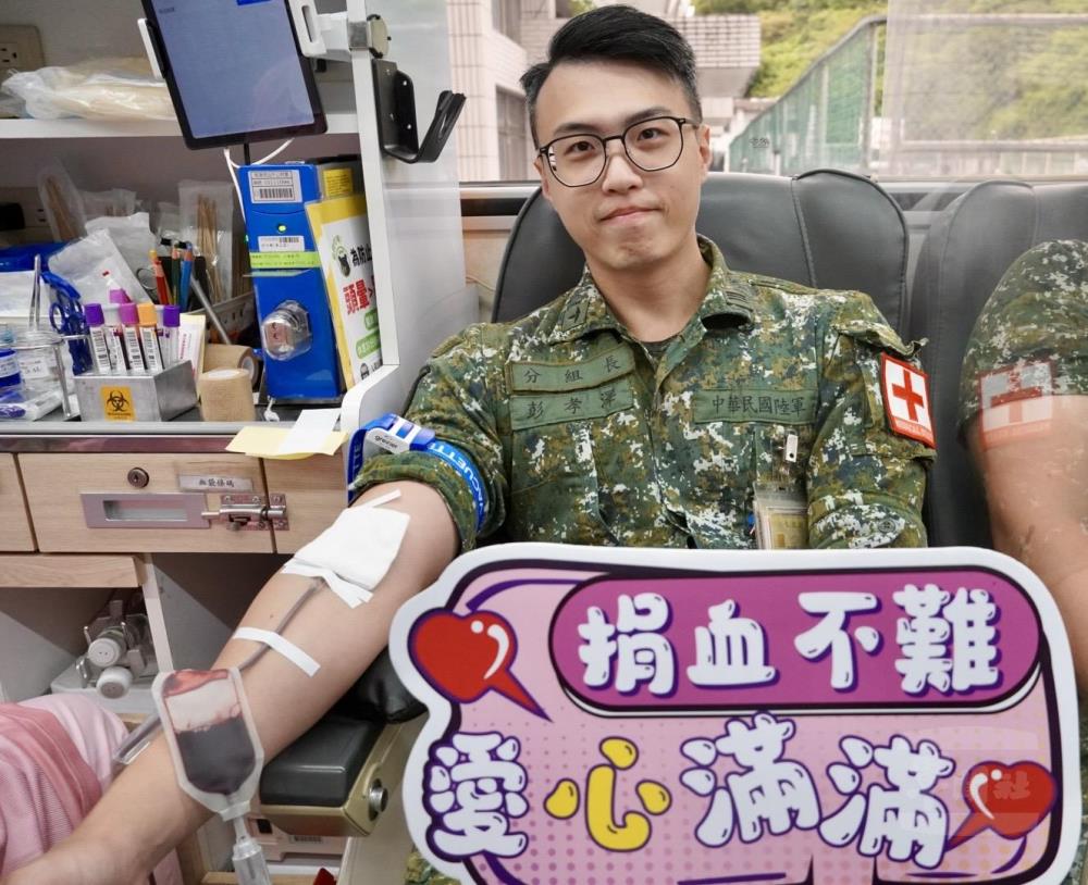 挽袖捐熱血  挽袖捐熱血