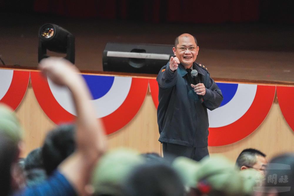 教育長賴上校代表學校歡迎所有學生參加本次活動。（軍聞社記者陳傳奇攝）