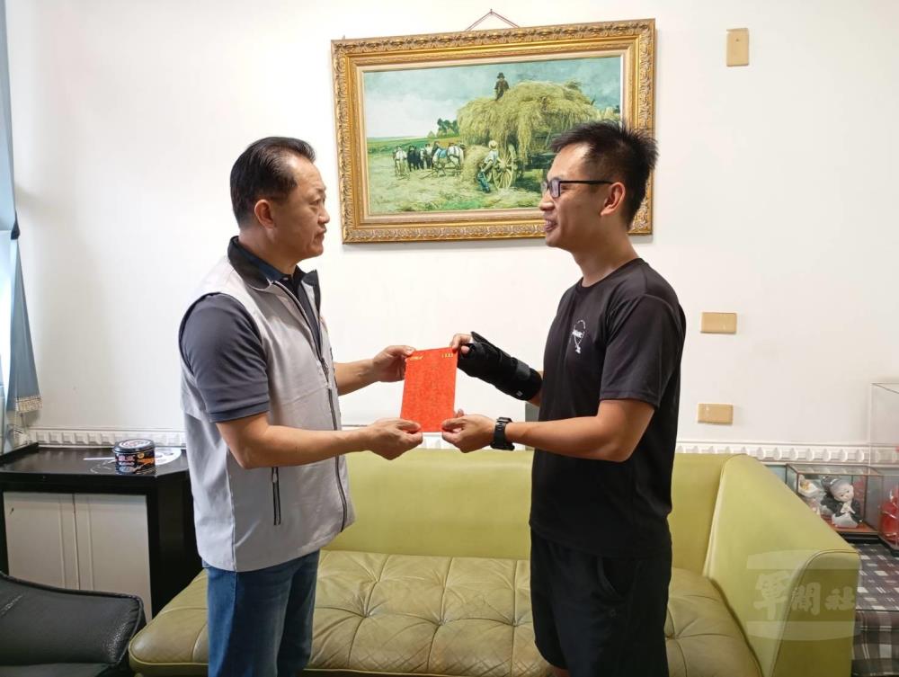 臺南市軍人服務站慰問受傷士官