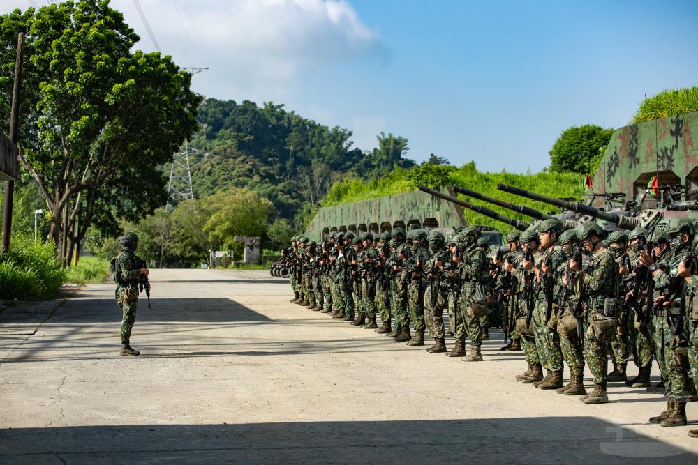 333旅官兵執行戰備檢查。（軍聞社記者王茗生攝）