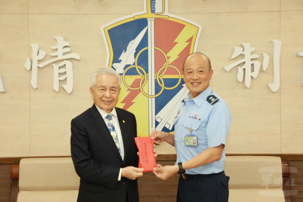 秦董事長感謝國軍全天候守護家園。 （軍友社提供）