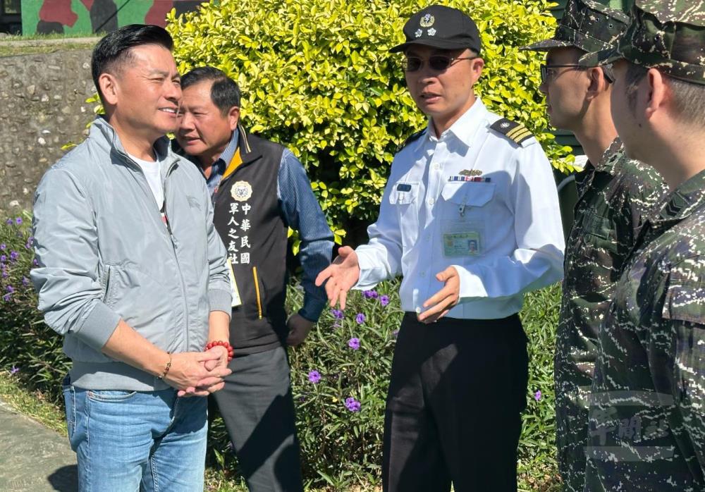 臺北市議會戴錫欽議長率敬軍團慰問高山偏遠單位。（軍友社提供）