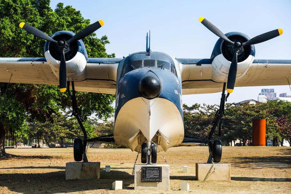 港濱歷史公園陳展HU-16A信天翁式水陸兩用機。（軍聞社記者周昇煒攝）