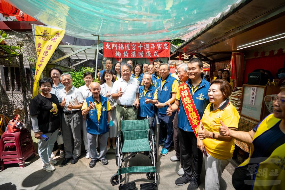 東門福德宮捐贈輪椅　助三總提升醫療照護量能