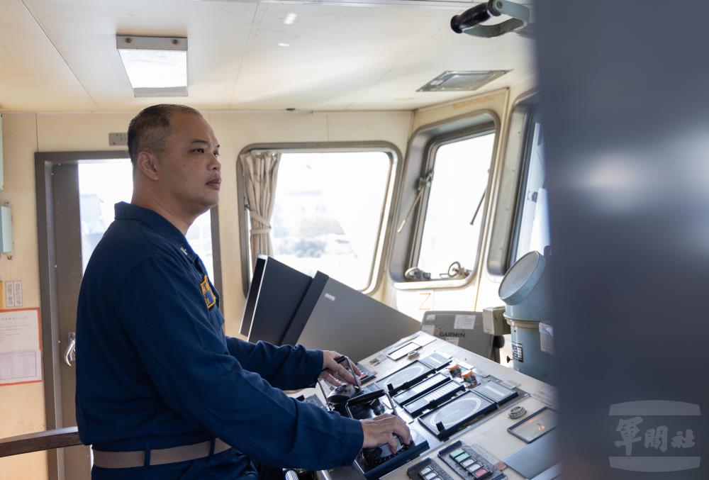 王士官長認為每一次任務，都要仰賴經驗與團隊默契才能完成。（軍聞社記者吳柏融攝）
