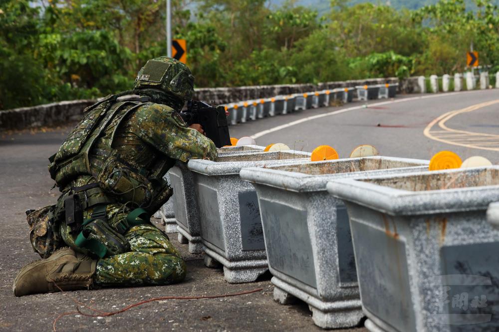 官兵依敵情狀況完成防護部署。（青年日報提供）