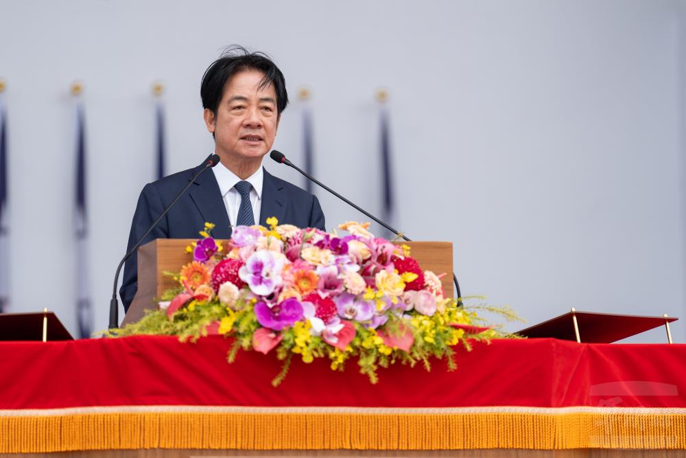 賴總統致詞時肯定官兵展現高昂士氣與優異訓練成果。(軍聞社記者陳彥樺攝) 賴總統致詞時肯定官兵展現高昂士氣與優異訓練成果。(軍聞社記者陳彥樺攝)