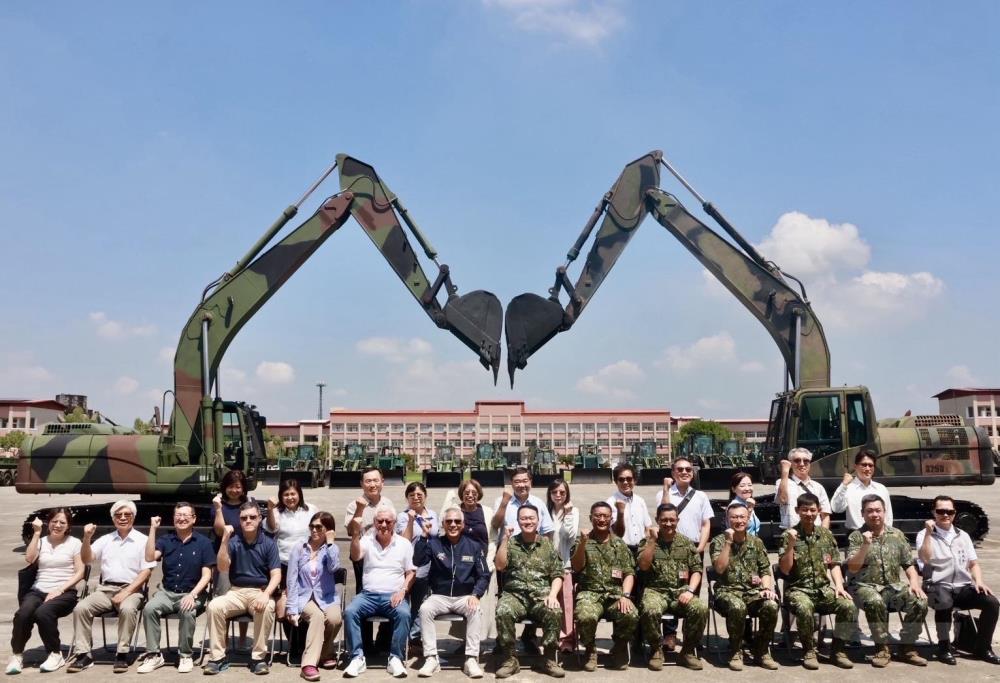 臺南市進出口商業同業公會秋節敬軍 慰勉國軍官兵辛勞 臺南市進出口商業同業公會秋節敬軍 慰勉國軍官兵辛勞