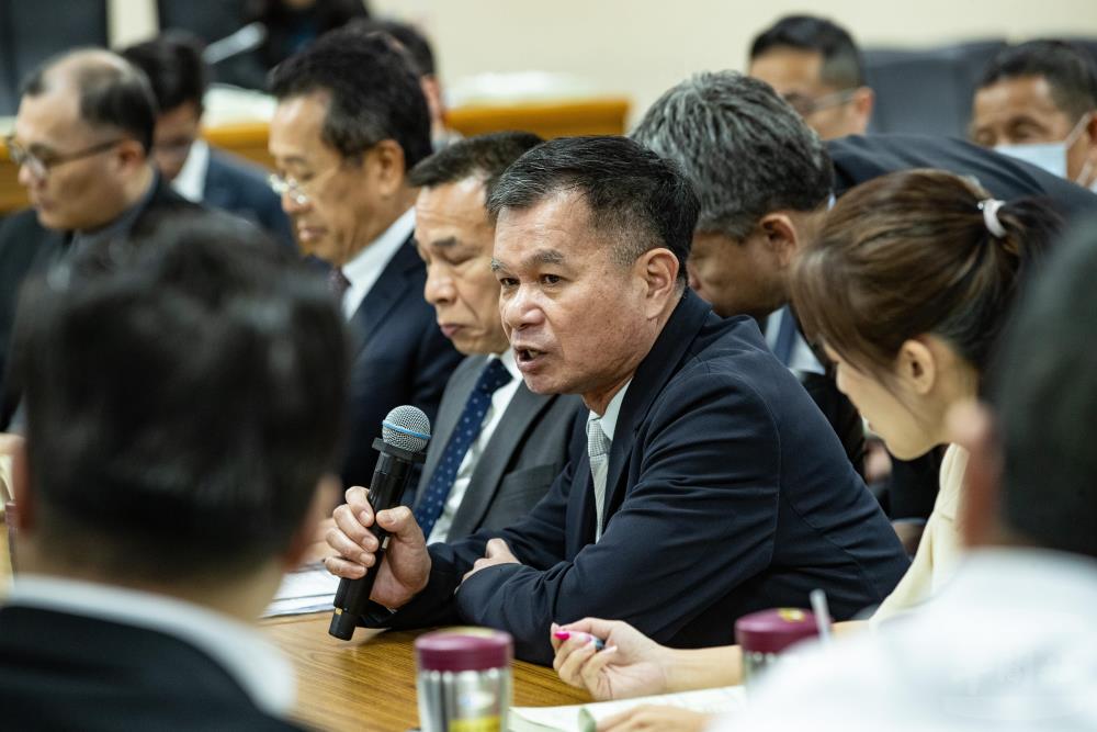 國防部戰略規劃司司長黃文啓中將針對「新型戰車」軍購案進行說明。（軍聞社記者王茗生攝）