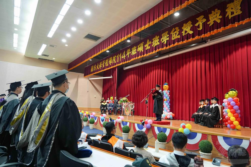 畢業生代表運籌管理系洪俊伍少校致謝詞。（軍聞社記者李恬恬攝）