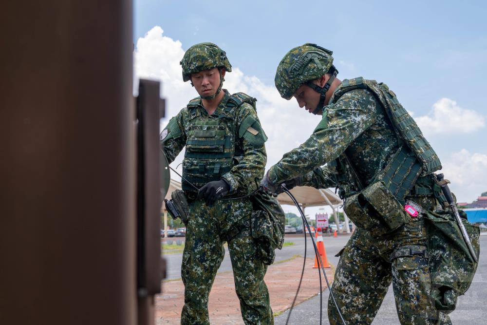 空軍防空部隊官兵執行陣地轉移前準備。（軍聞社記者侯凱議攝）