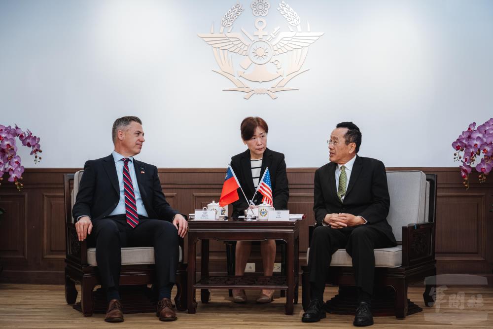 顧部長會晤美國聯邦參議員吉姆．班克斯。（軍聞社記者陳彥樺攝）