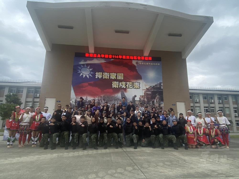 敬軍團感謝陸軍花東防衛指揮部堅守東部防線。（軍人之友社提供）