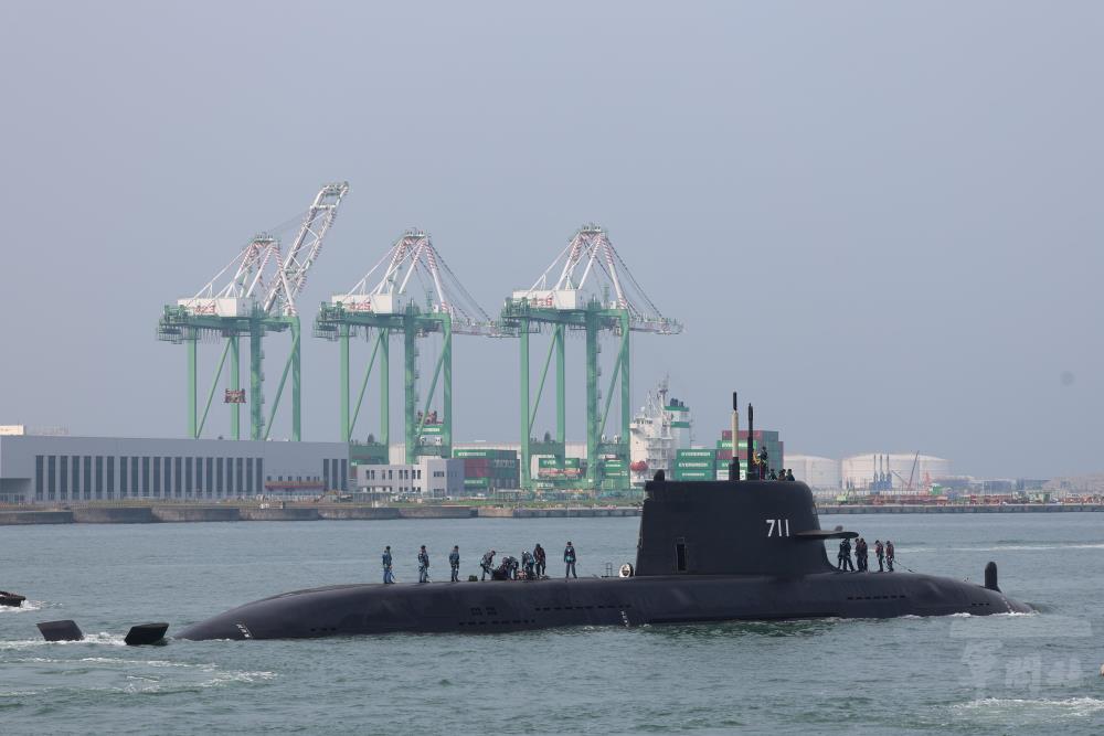 國造潛艦原型艦「海鯤軍艦」（SS-711）29日上午再度出海。（軍聞社記者林澤廷攝）