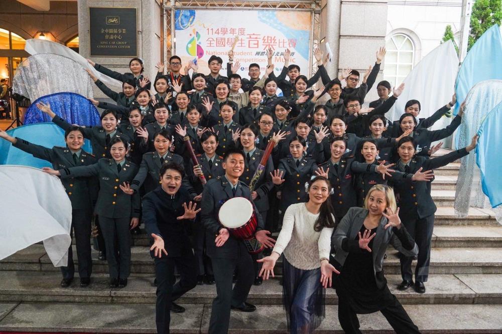 復興崗合唱團師生合影。（政戰學院提供）