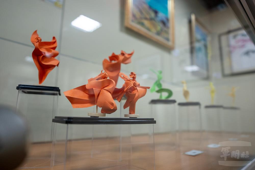 國防大學119週年校慶美展　展現紙雕藝術之美