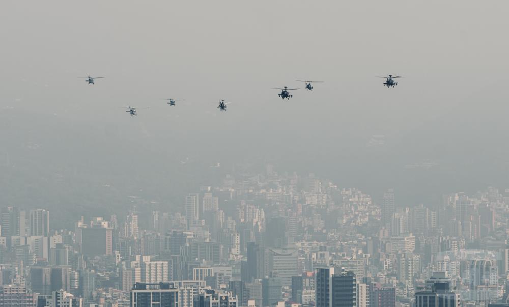 各型機隊依計畫時間通過目標區。（軍聞社記者陳軍均攝）