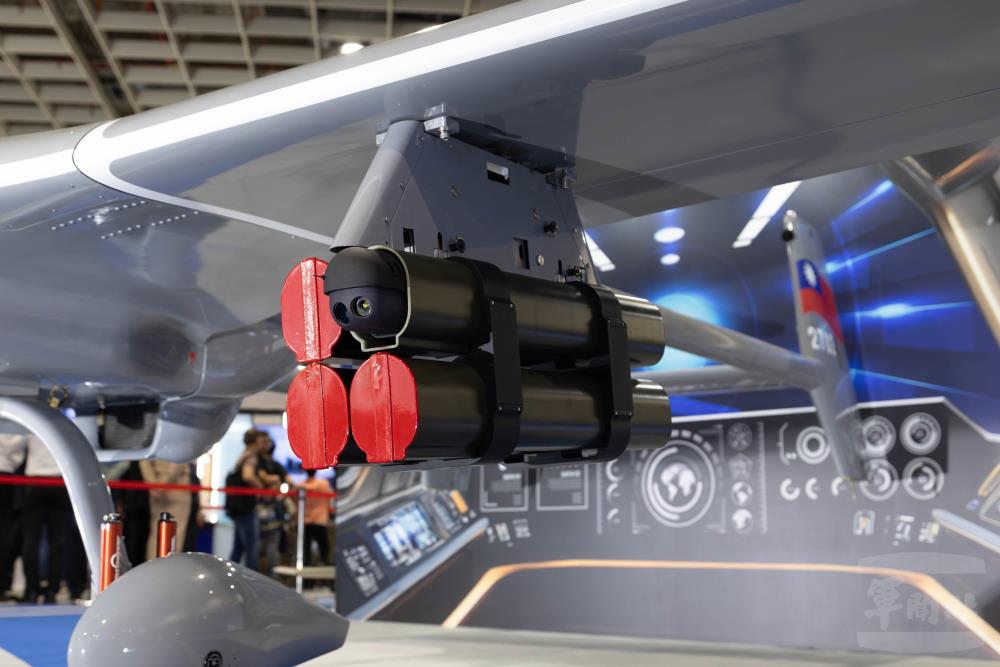 可搭載「多聯裝攻擊型無人機發射筒」具備偵打一體能力。（軍聞社記者蔡枋澐攝）