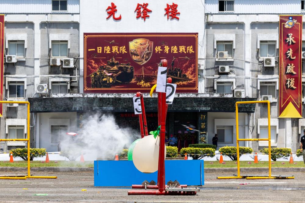攻擊型無人機實施戰術操演。（軍聞社記者蔡枋澐攝）