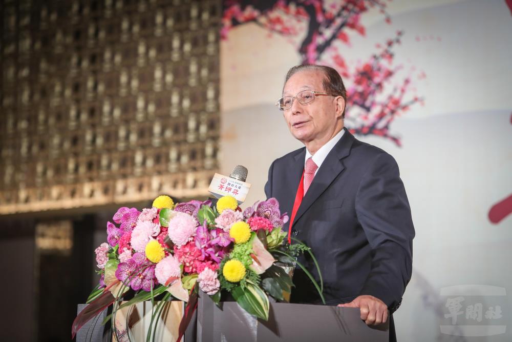 吳清基肯定得獎者投身教育的付出與貢獻。（軍聞社記者周昇煒攝）