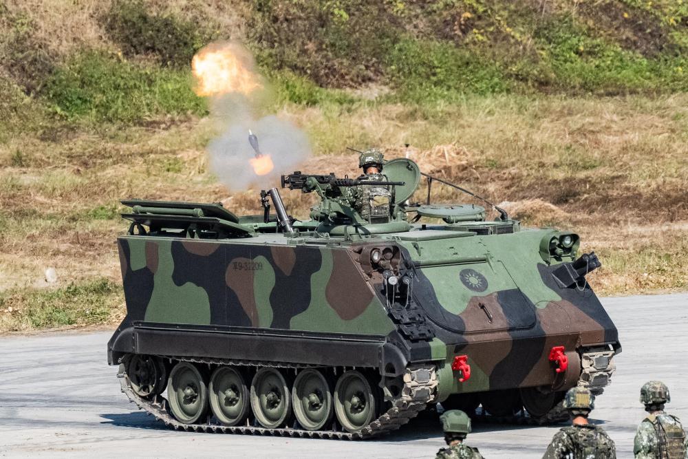 第四作戰區3日進行多型武器實彈射擊。（軍聞社記者林庭暉攝）