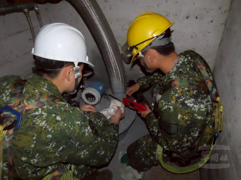 鳳山油料分庫官兵以扎實訓練確保油料安全轉移。（四支部提供）