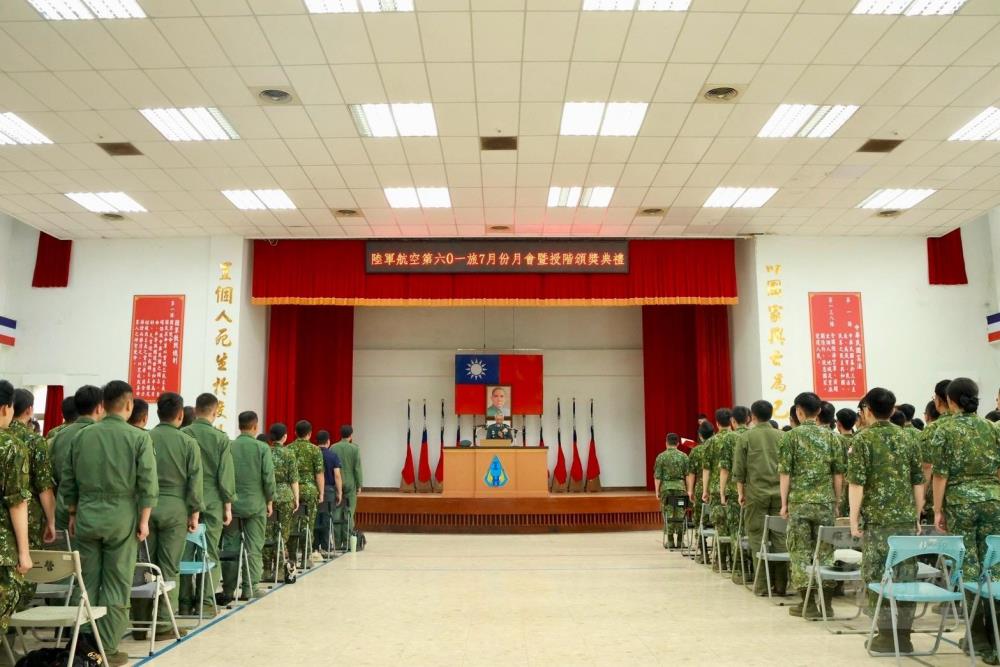 曾旅長期勉官兵持續精進本職學能、戮力戰備，共同維護單位榮譽。（航空第601旅提供）