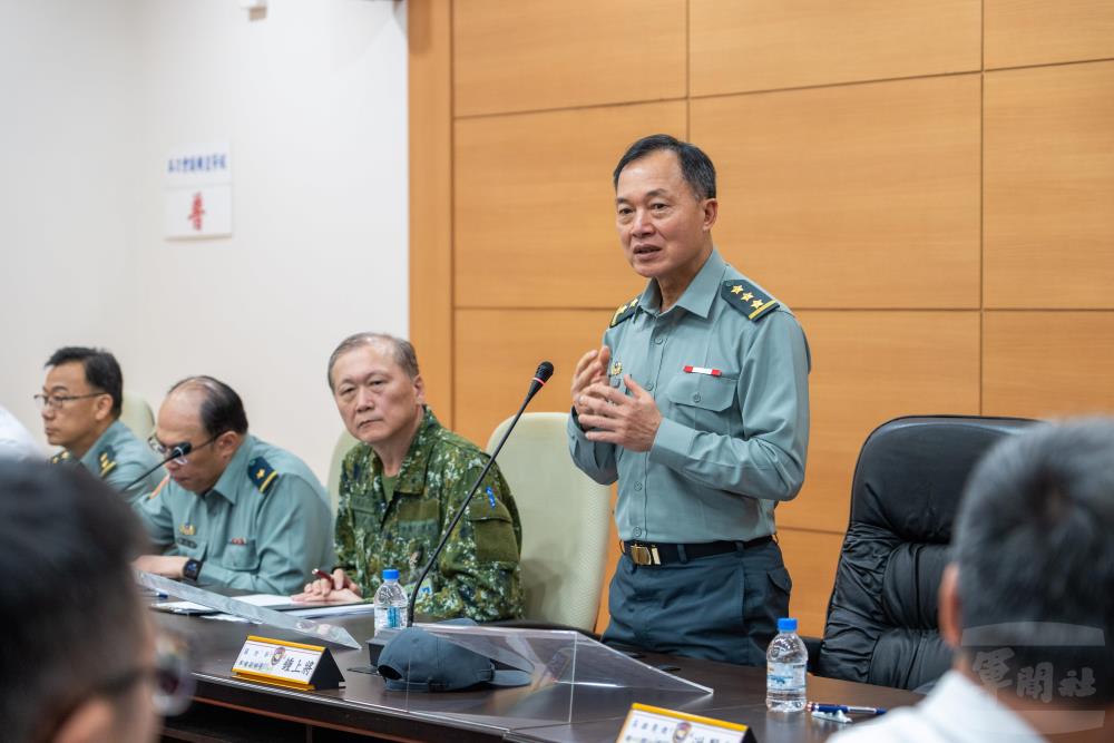 鍾副部長期盼藉此提供跨部會協調的觀摩基礎，各單位未來能進一步制定專屬的應變標準作業程序（SOP）。（軍聞社記者吳東昇攝）