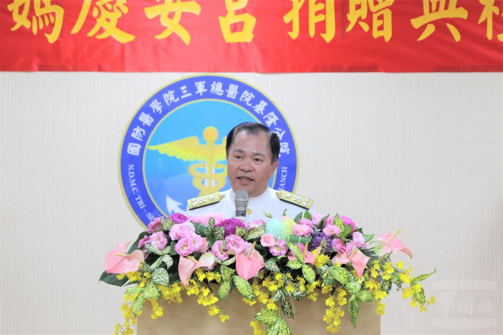 黃常次代表國軍全體醫療同仁致上深深的謝意。（軍醫局提供）