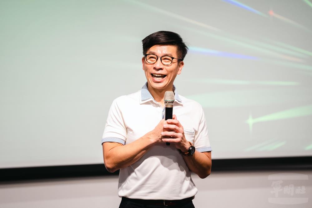 召集人鍾佳濱立委表示，期盼新人賞能為新世代搭建舞臺。（軍聞社記者林庭暉攝）