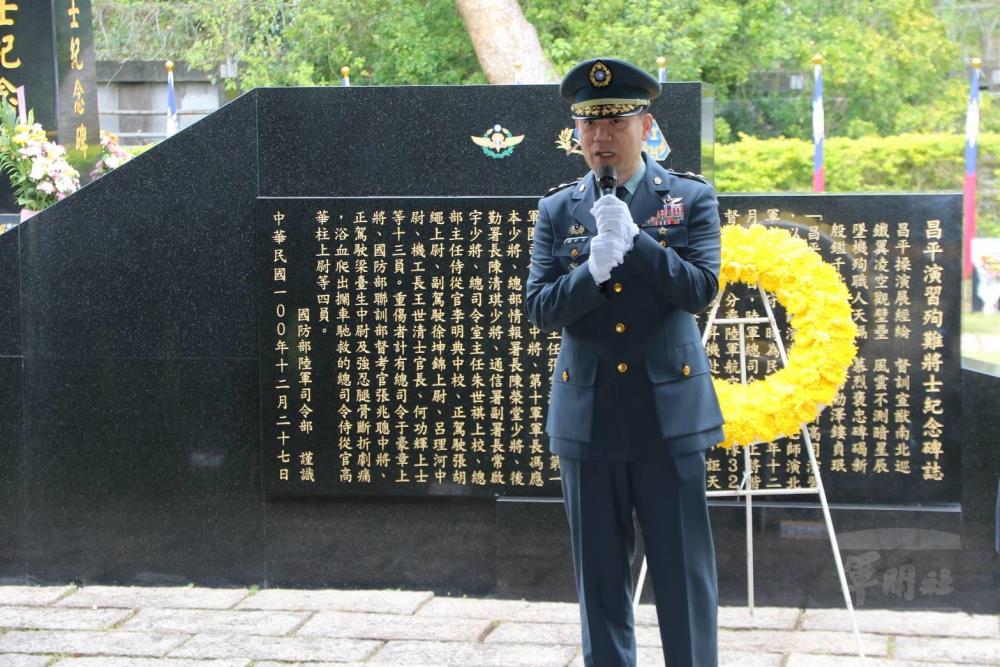 航特部指揮官楊中將勉全體官兵精進本職學能，確保飛航安全。（陸航601旅提供）
