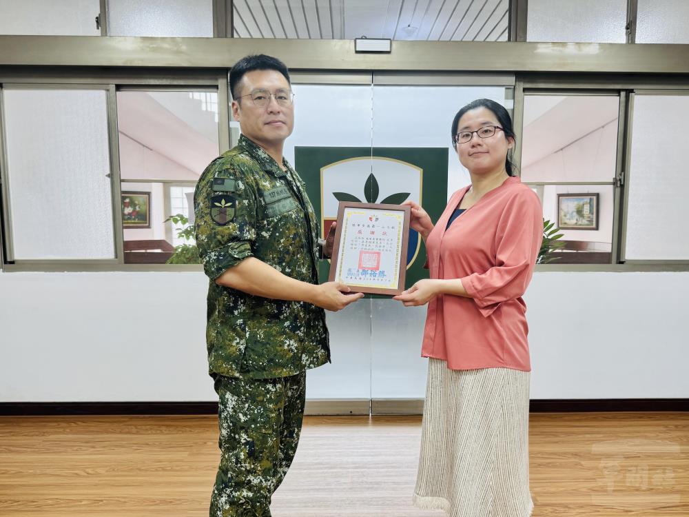 陸軍第137旅頒贈感謝狀。（臺南軍人服務站提供）