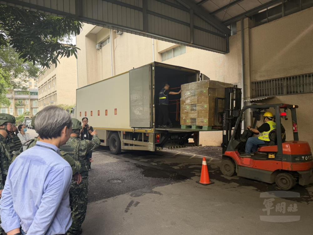 民間企業配合國軍實施運補作業。（軍醫局提供）