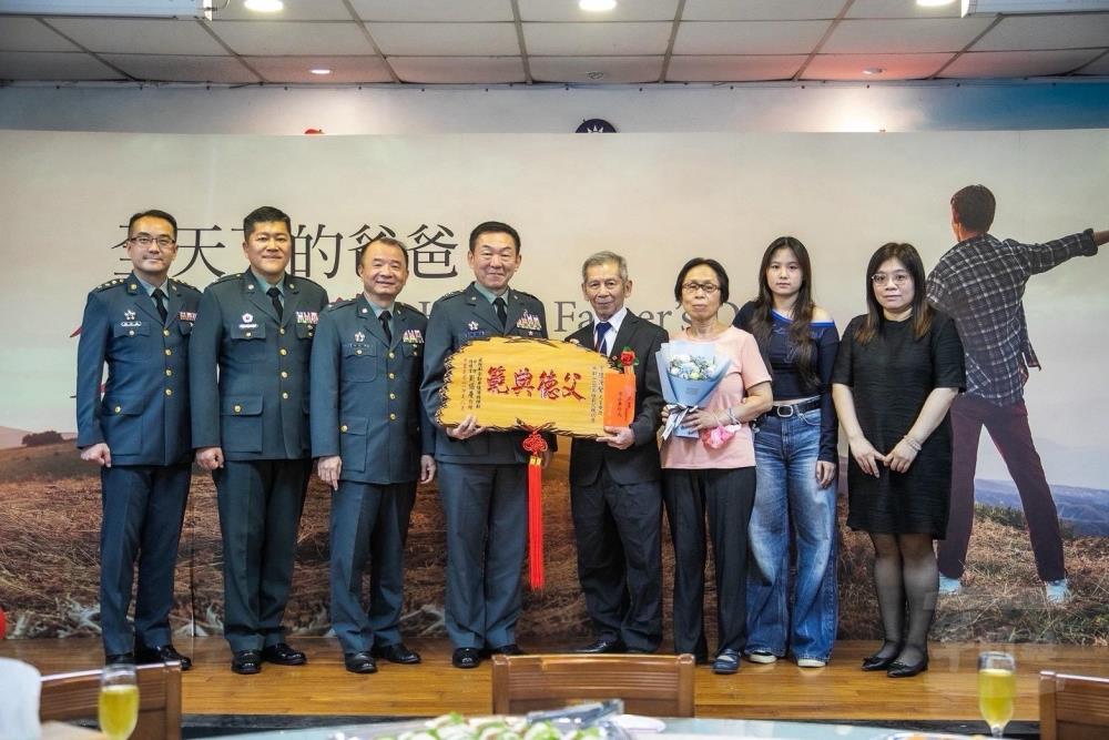 劉指揮官期許所有同仁們要行孝行善，傳承倫理正道。（後備指揮部提供）